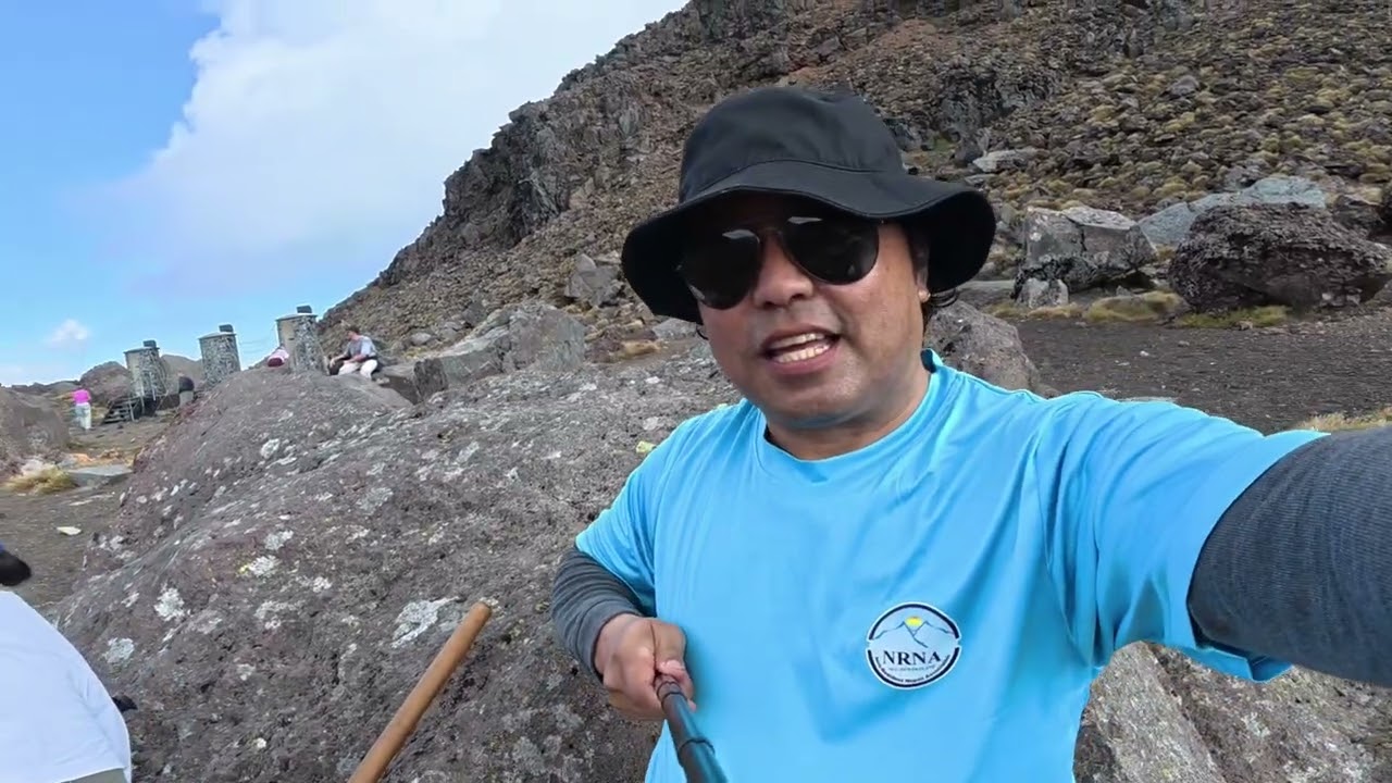 Tongariro Alpine Crossing ( first hike final part)