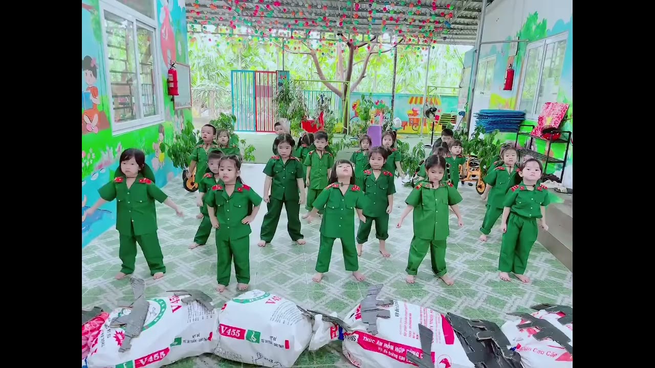 Múa   Em tập hành quân… em Như
