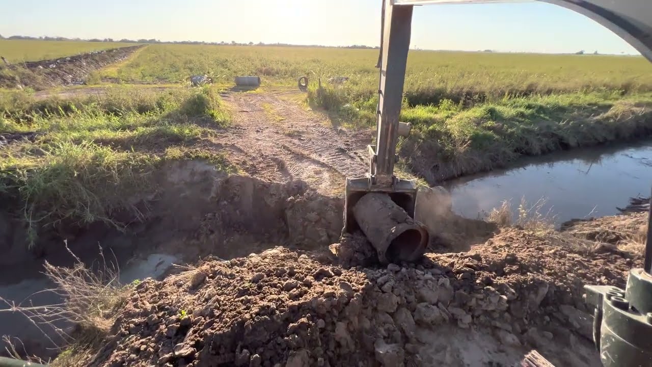 TIRANDO TUBULAÇÃO VELHA ⚠️ escavadeira hidráulica 