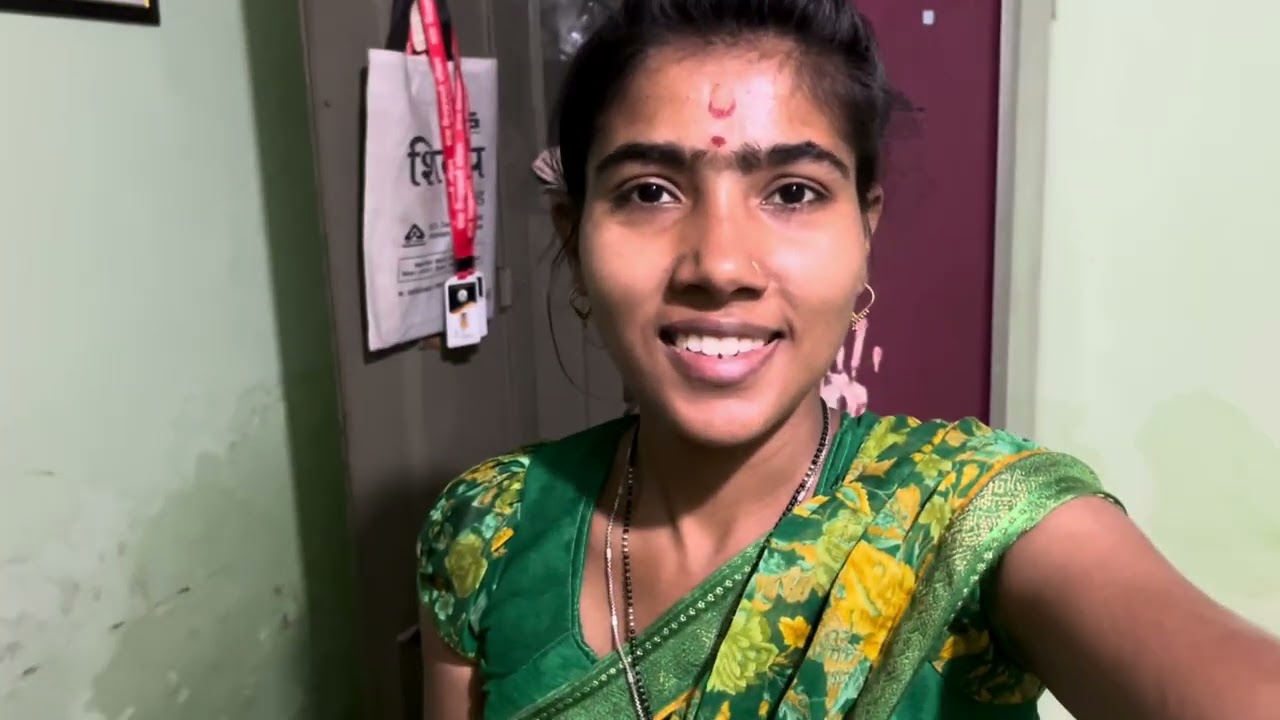 बाबू दादा आणि मी आमच्या बेडरूम मधला पूर्ण पसारा😱 | रूम खाली केली | नक्की काय झालं बघा! | Daily Vlog