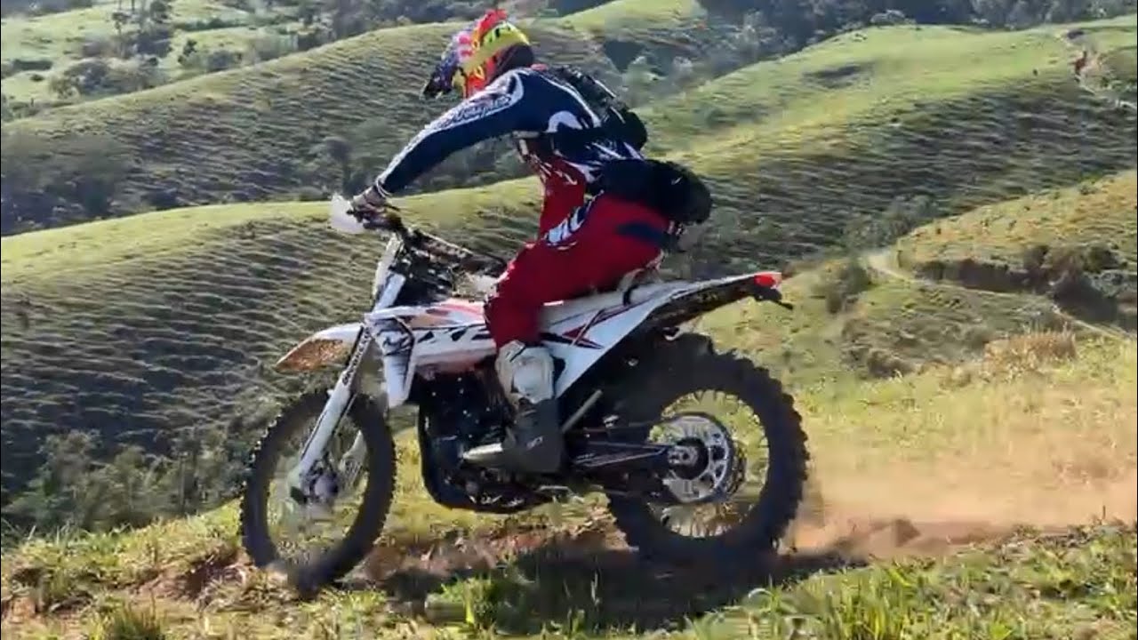 Pilotando a MXF270F na alta!