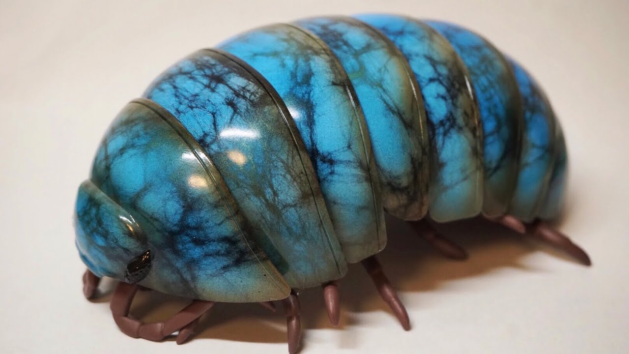 ダンゴムシ　ガチャガチャ　ターコイズ風に塗装したら美しすぎた