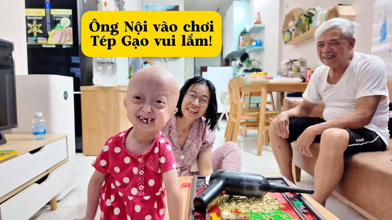 Grandpa traveled 2000km to Saigon to visit. Tep Gao welcomes Grandpa #tepgaofamily #begaotihon #A...