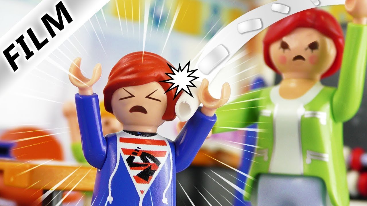 Playmobil Film Deutsch SCHÜLER MIT KREIDE ABGEWORFEN! JULIAN WIRD VON LEHRERIN GEMOBBT Familie Vogel