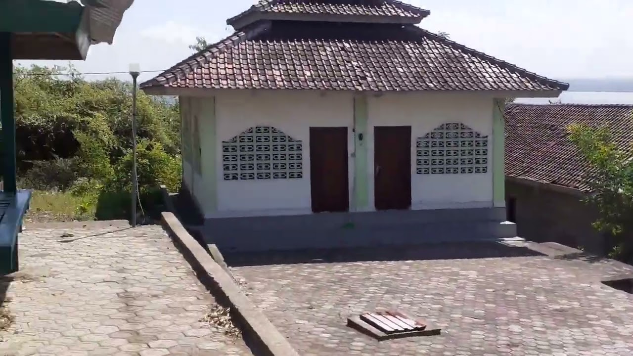 Viral, Makam Indah Syaikh TGH. Moh. Sibawaihi (Waliyullah) Di Sekaroh Jerowaru - Reporter ARR