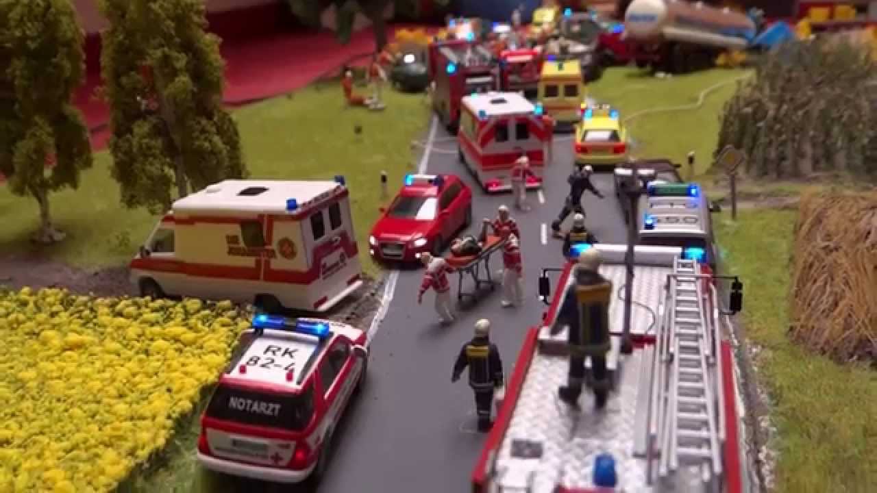 Feuerwehr Einsatz schwerer Verkehrsunfall VU - Heavy traffic collision - Unfall Diorama 1:87 H0