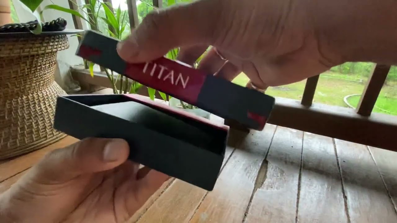 Unboxing of Titan Men Brown Genuine Leather Wallet from Flipkart