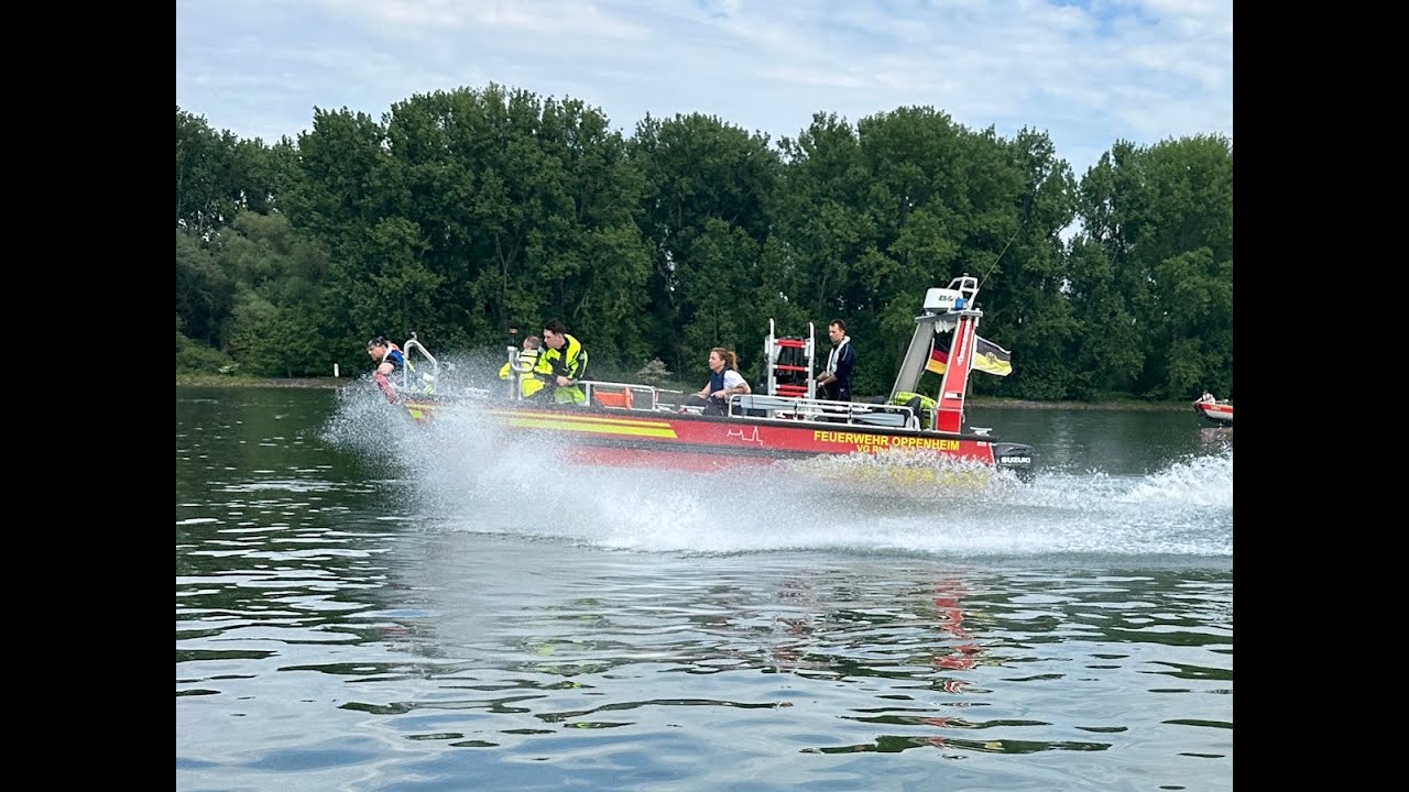 Auf dem Rhein mit dem Mehrzweckboot der Feuerwehr Oppenheim