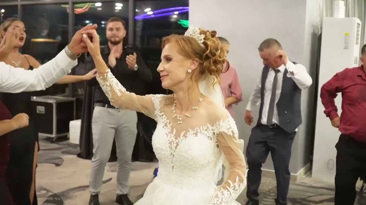 Formația Condor din Buzău Solist Ionuț Falcă Colaje Muzică Joc și Voie bună 