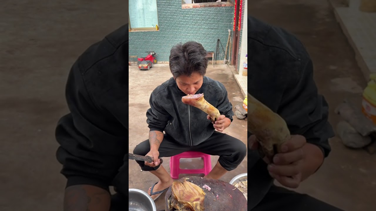 Cook fragrant meat with banana buns Today some friends came to play and cooked fragrant me