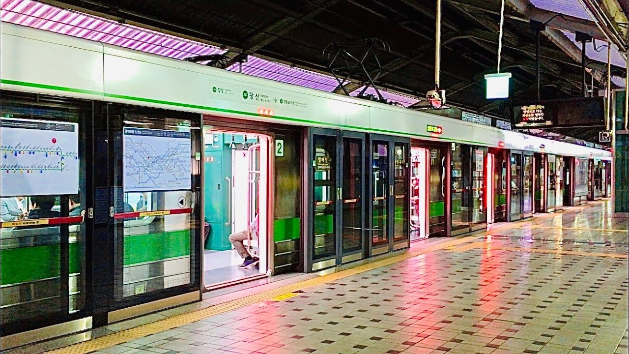 서울지하철 2호선 당산역의 전동차들 / Seoul Line2. Dangsan station train