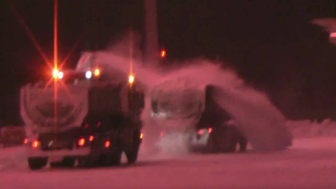 -Trailer-Winterdienst Flugahfen-München 2010 Kampf im SchneeChaos