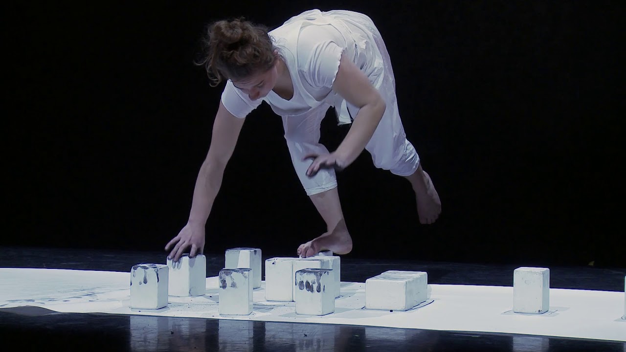 Valentine Tutcher - Hand Balancing