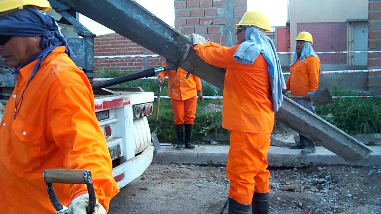 02-03-2016--PRIMER CAMIÓN QUE DESCARGA EL CEMENTO PREPARADO-