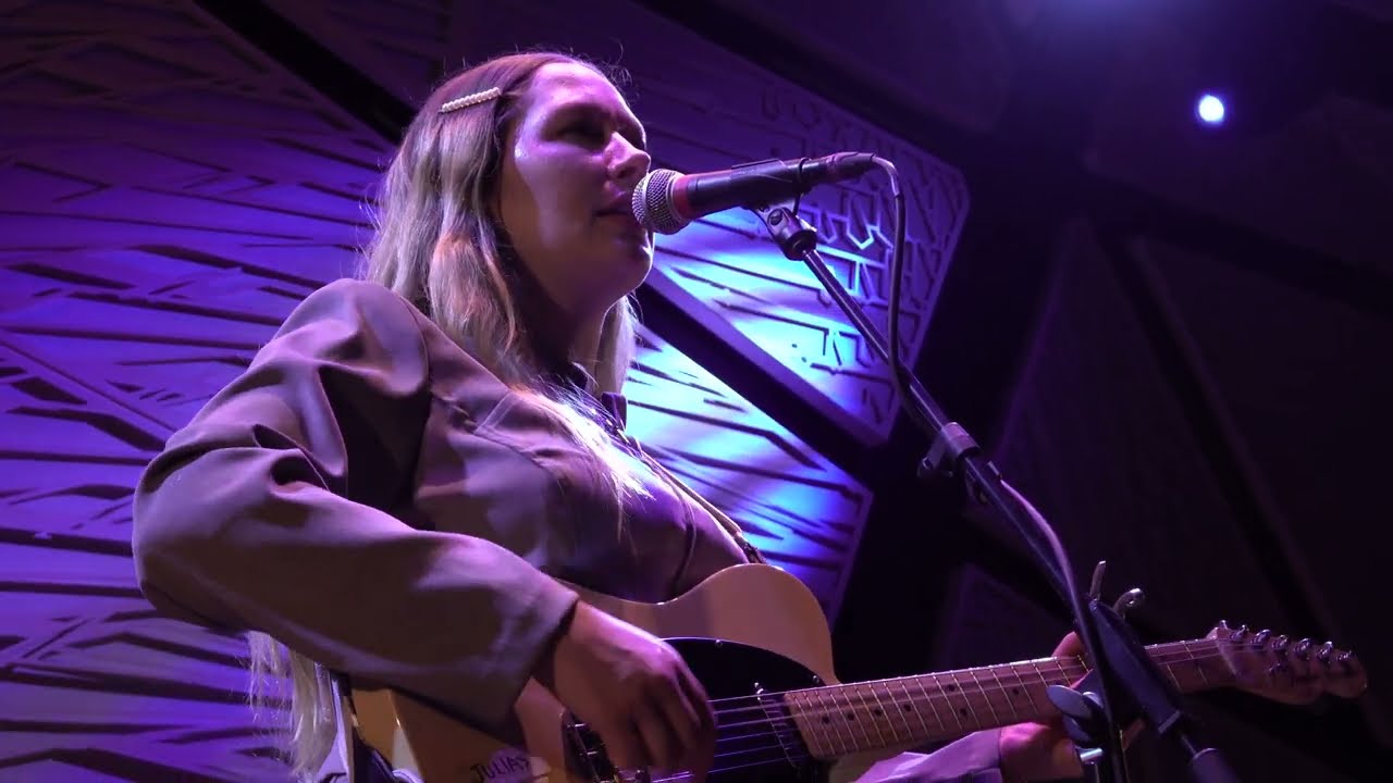 Julia Jacklin - Ignore Tenderness (National Sawdust, NYC 5/9/24)