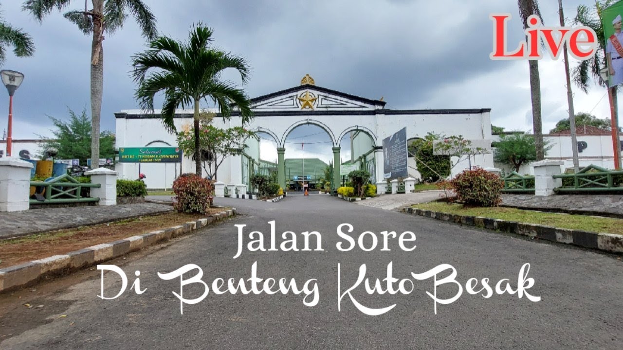 Jalan Sore Di Benteng Kuto Besak Kesultanan Palembang