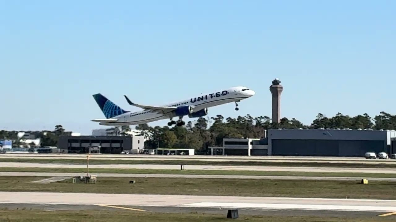 United Airlines Boeing 757 and Boeing 777 take off.