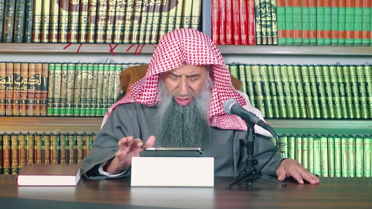 هل يجب على المأموم إخبار المصلين بنقص صلاة الإمام أو زيادتها؟