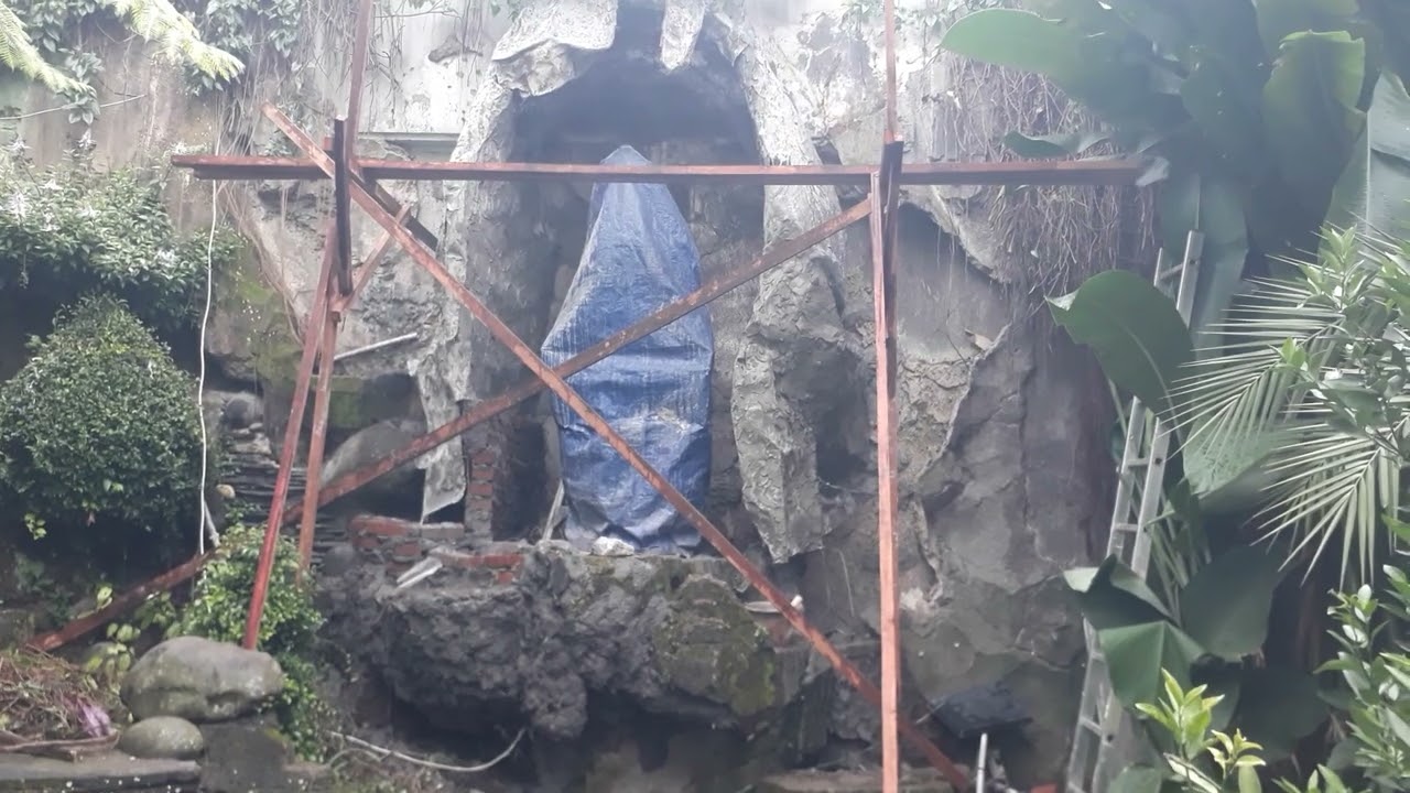 Pembuatan goa maria dengan semen. Tahap 1