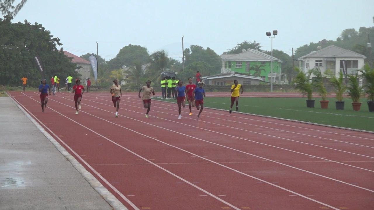 Blue House makes it 10 in a row at Graydon Sealy