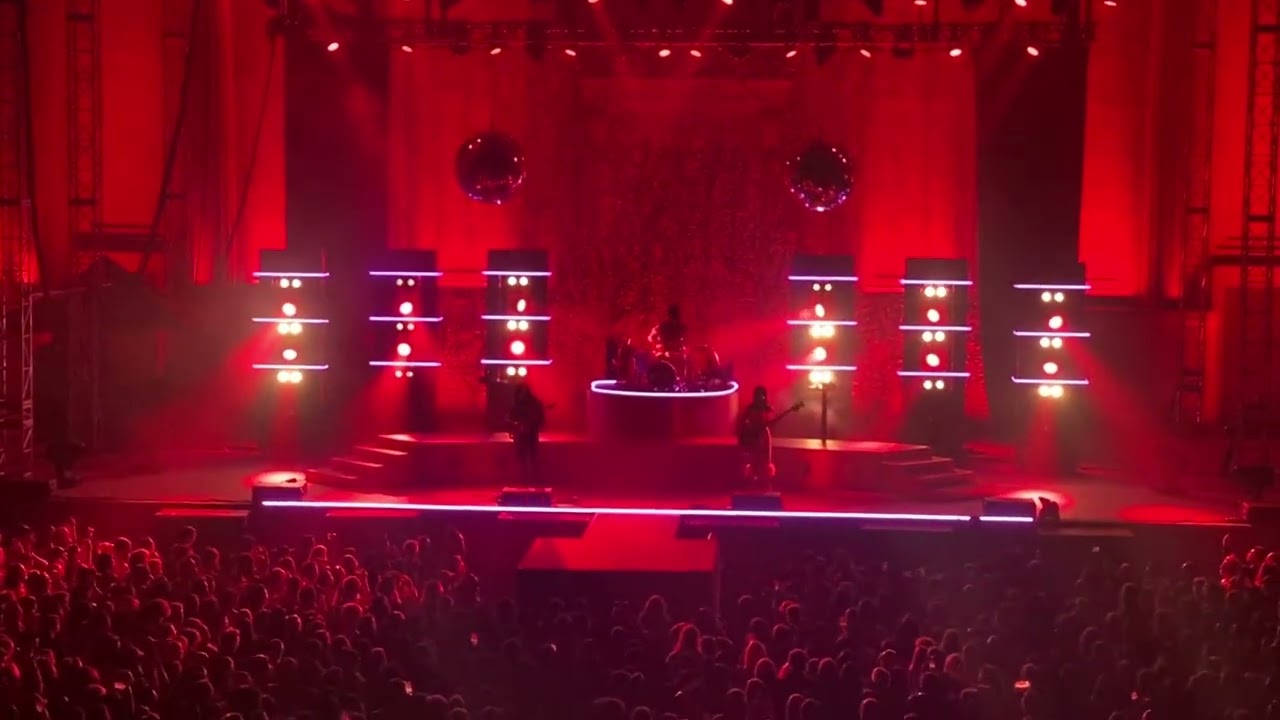 Full Encore live by Khruangbin at the Greek Theater