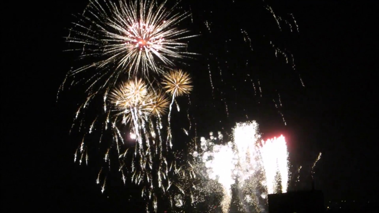 Tamworth Fireworks over Castle, 5-11-16.