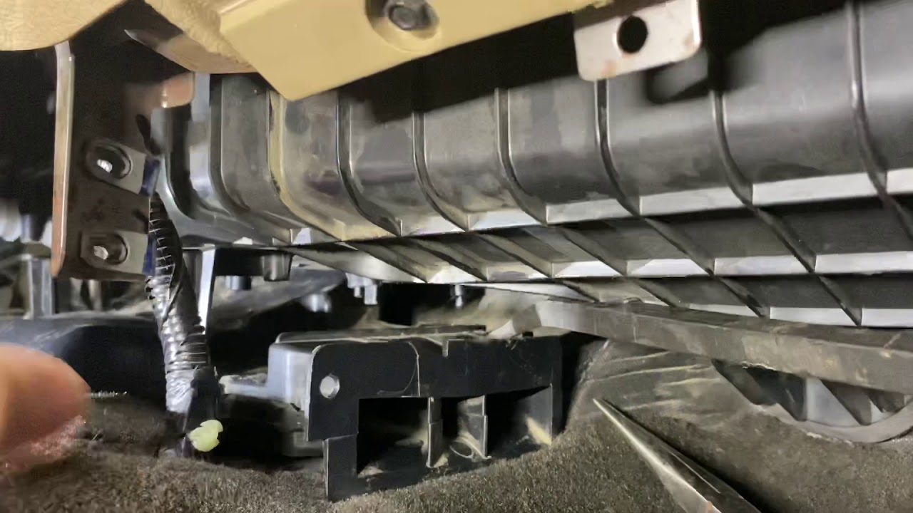 2011 F150 Blend door Actuator Removal (Under Dash) Part 1