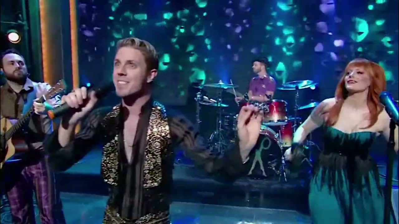 Scissor Sisters - I Don't Feel Like Dancing (Live At Late Night With Conan O'Brien 09/26/2008)