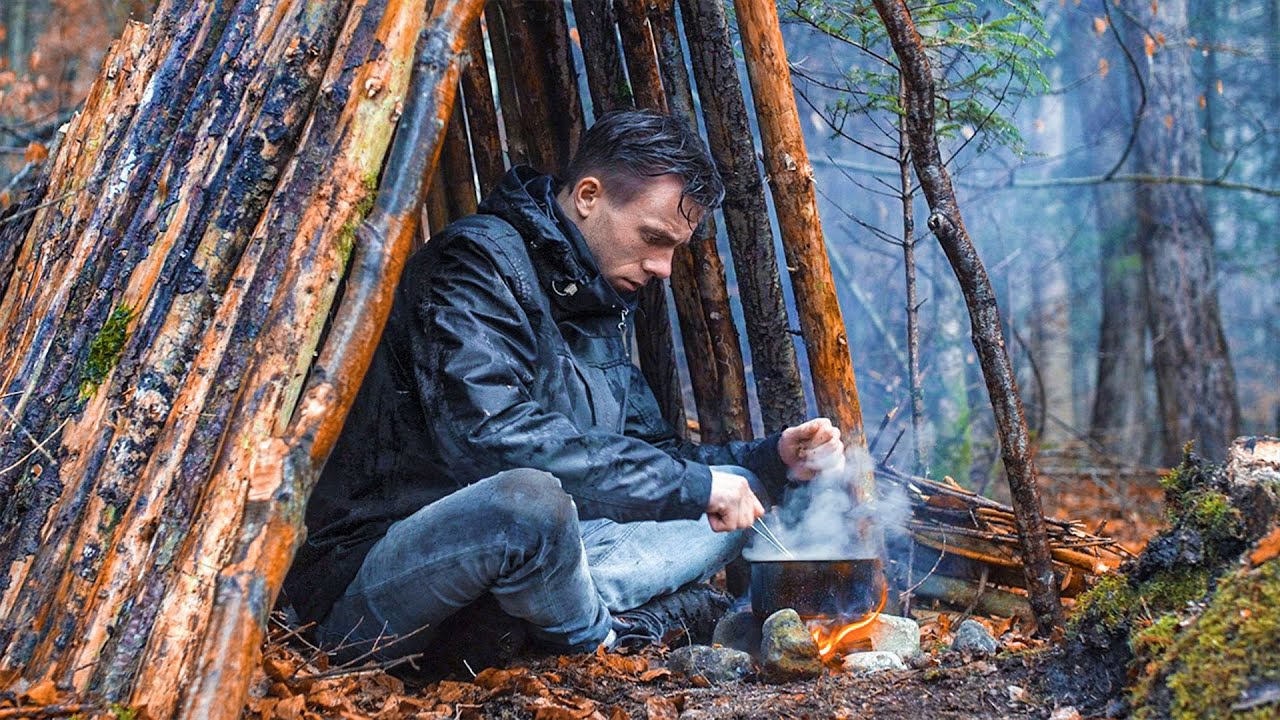 Bushcraft & Simple Soup 🪓 🧅 ASMR Cooking in the Rain - No Talking