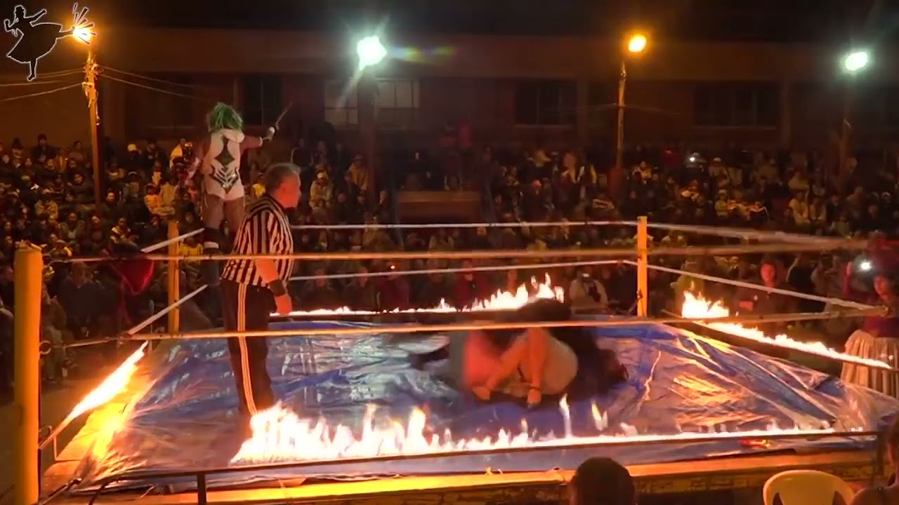 Cholitas wrestling