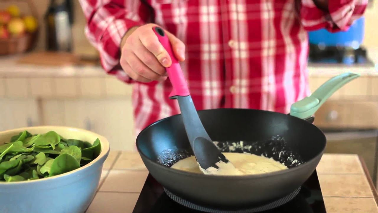 Tagliatelle (makaron wstążki) w sosie z mascarpone i szpinaku - Grzegorz z MniamMniam.pl