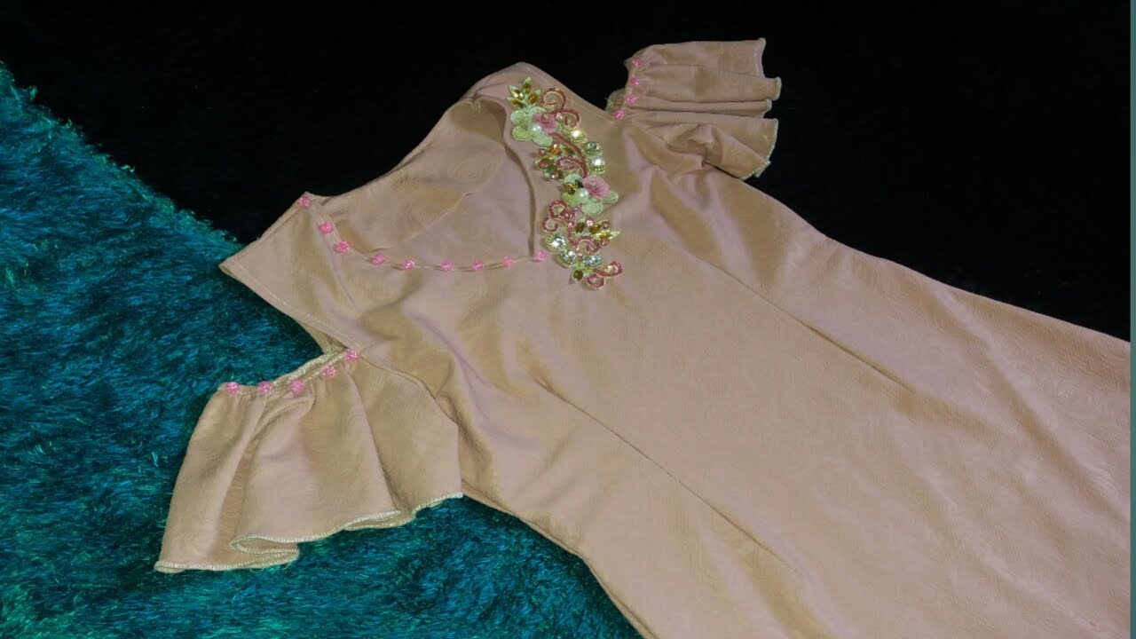 الجبة لي طلبتو مني طريقة خياطتها👗👗 .بمونش كلوش وبفتحة فالكتف👚👚