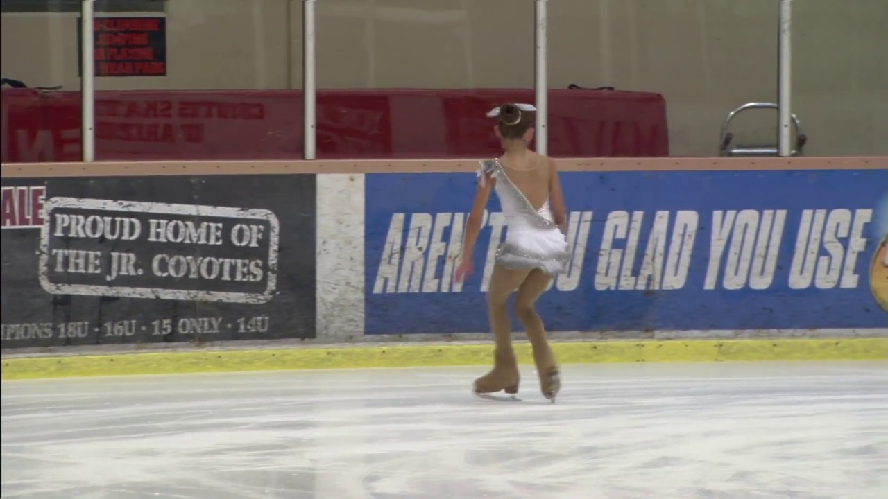 Lilli Ice Skating - Hedwig's Theme to Harry Potter