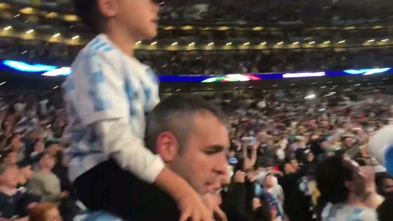 Messi chants at stadium