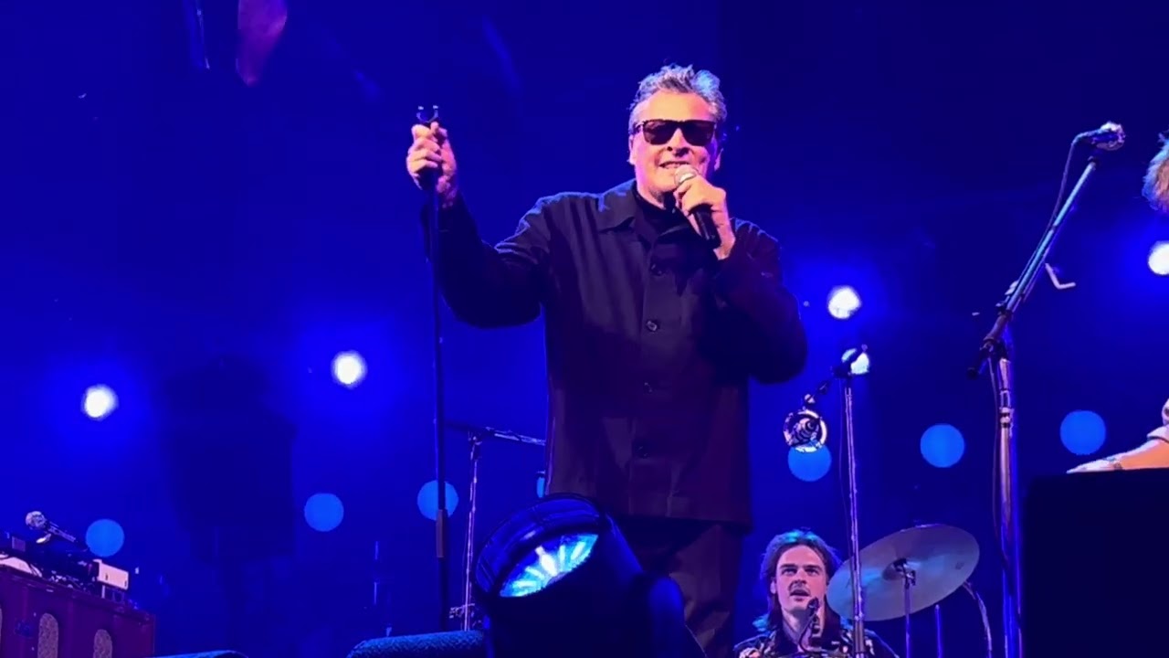 Golden Earring One last Night Live- She flies on strange wings-Going to the Run.