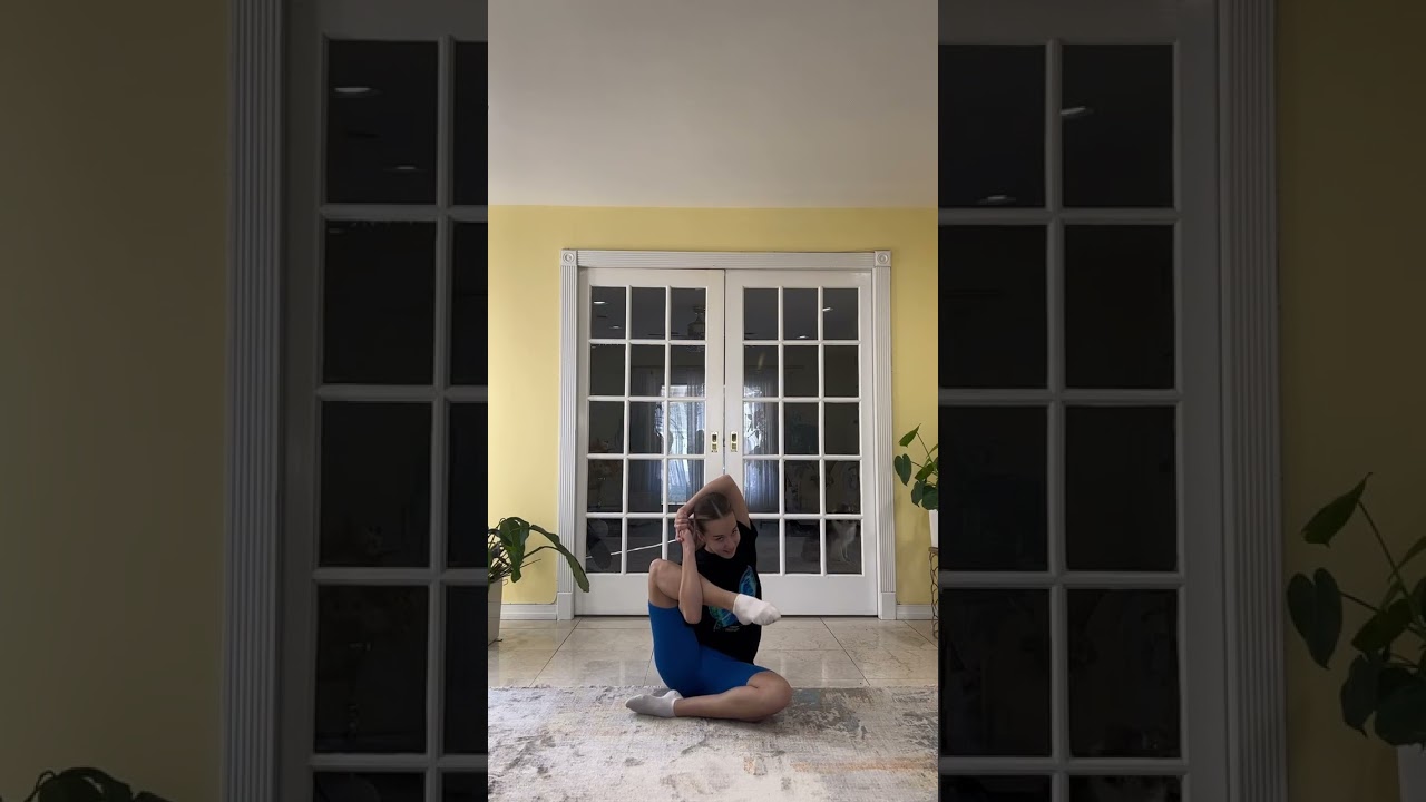 Hip mobility mom vs daughter challenge! Comment who you think won! #togetherisbetter #motherdaughter