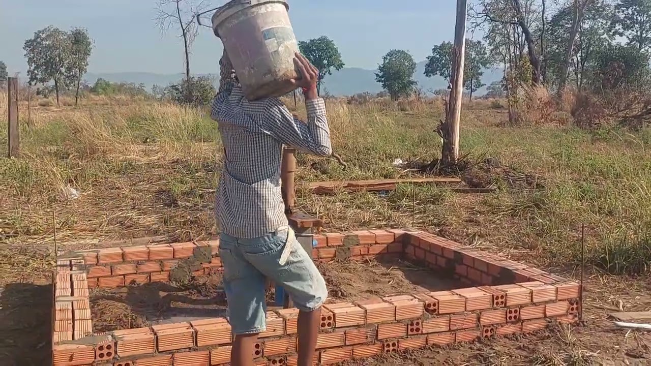 សកម្មភាពការងារប្រចាំថ្ងៃជាងសំណង់ចាក់សាបអណ្ដូងថ្មី