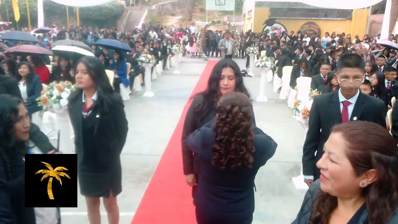 En la toma de nombre del colegio LINDEMANN B Promoción 2025. La Paz.