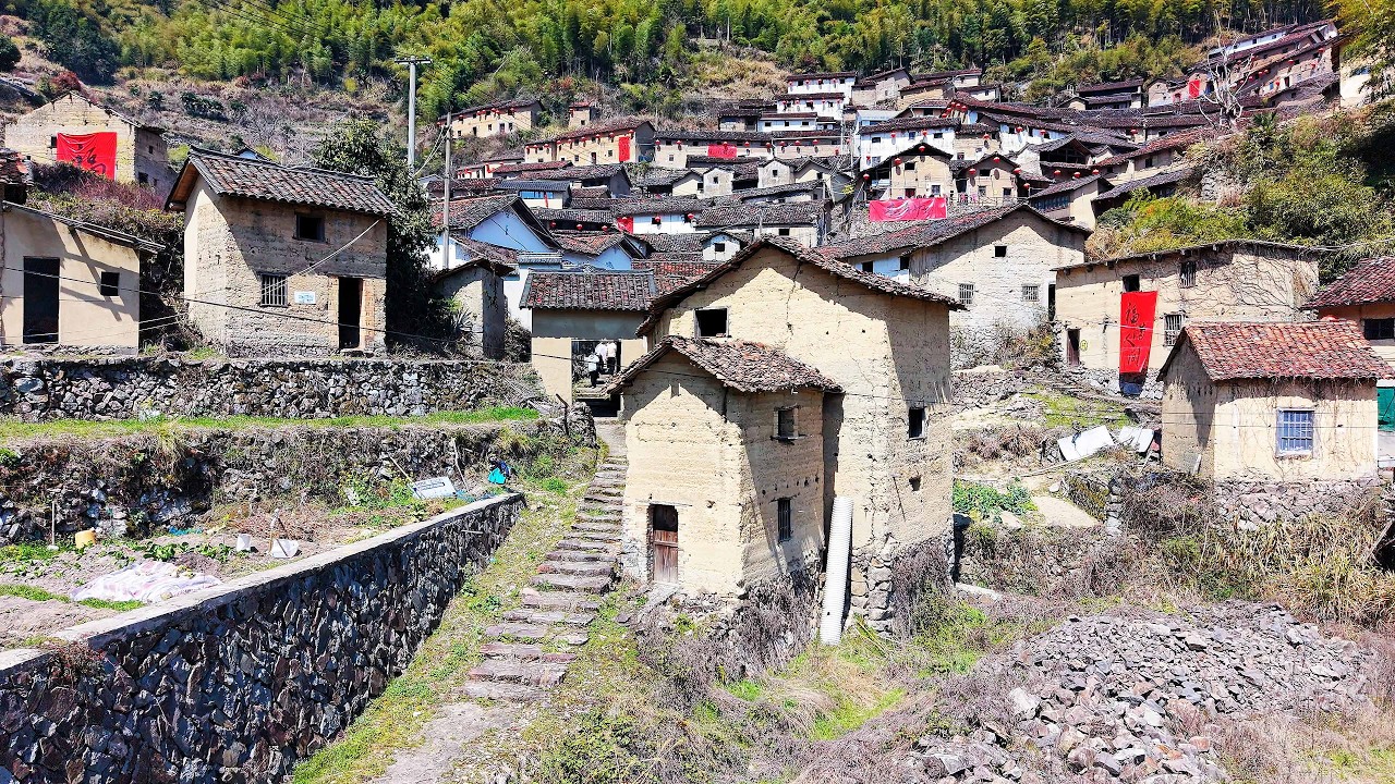 中国原生态古村落，藏在大山深处的黄泥土屋