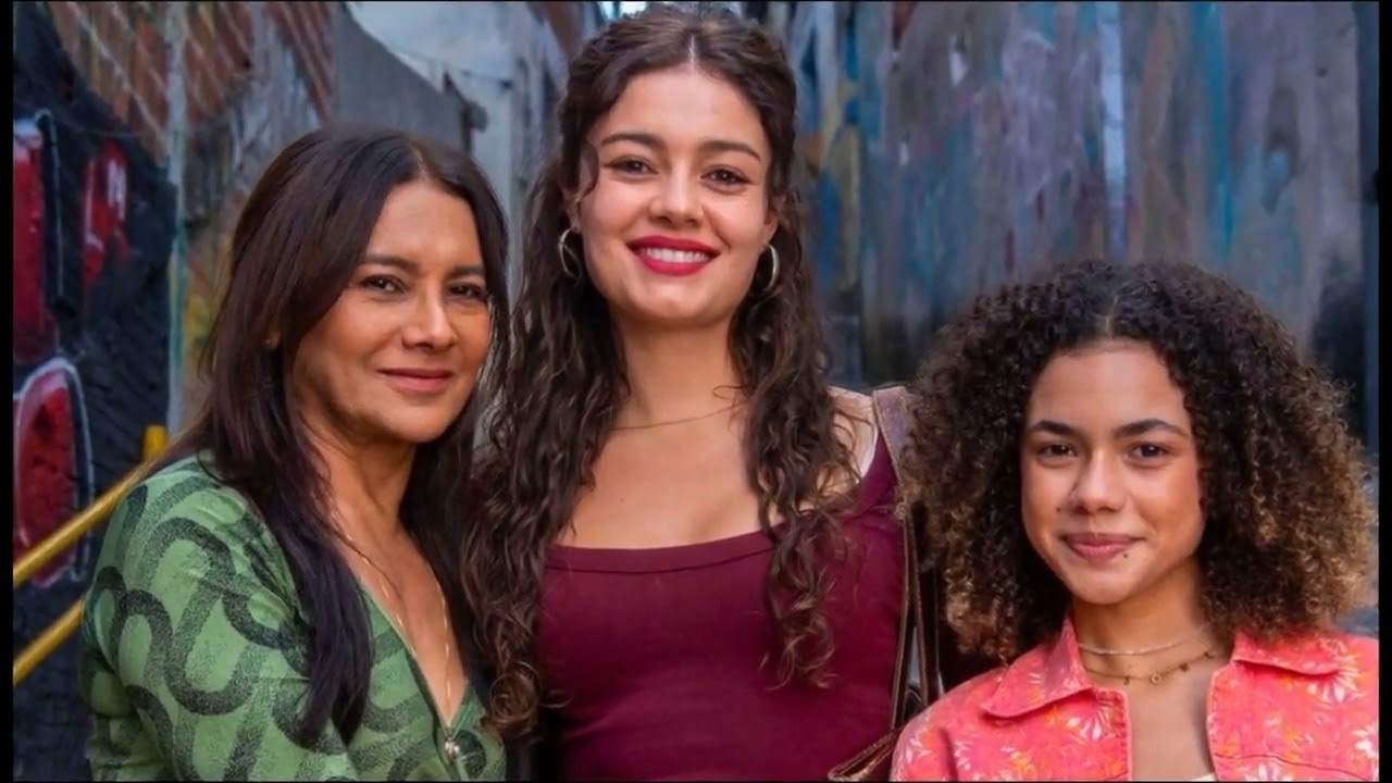 Apaixonada! Alana Cabral, a Joelly de 'Três Graças' revela que está namorando João Guilherme