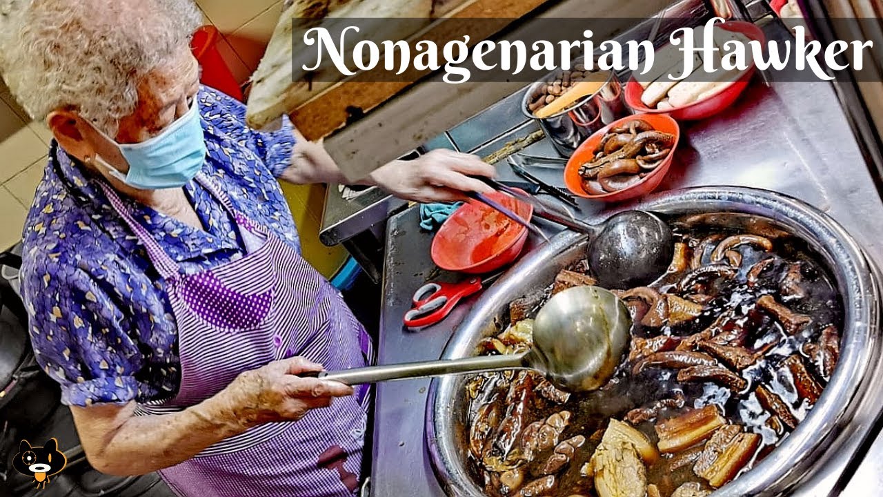 Delicious Kway Chap served by 90-year-old Ah Mah - the oldest hawker in SG | Covent Garden Kway Chap