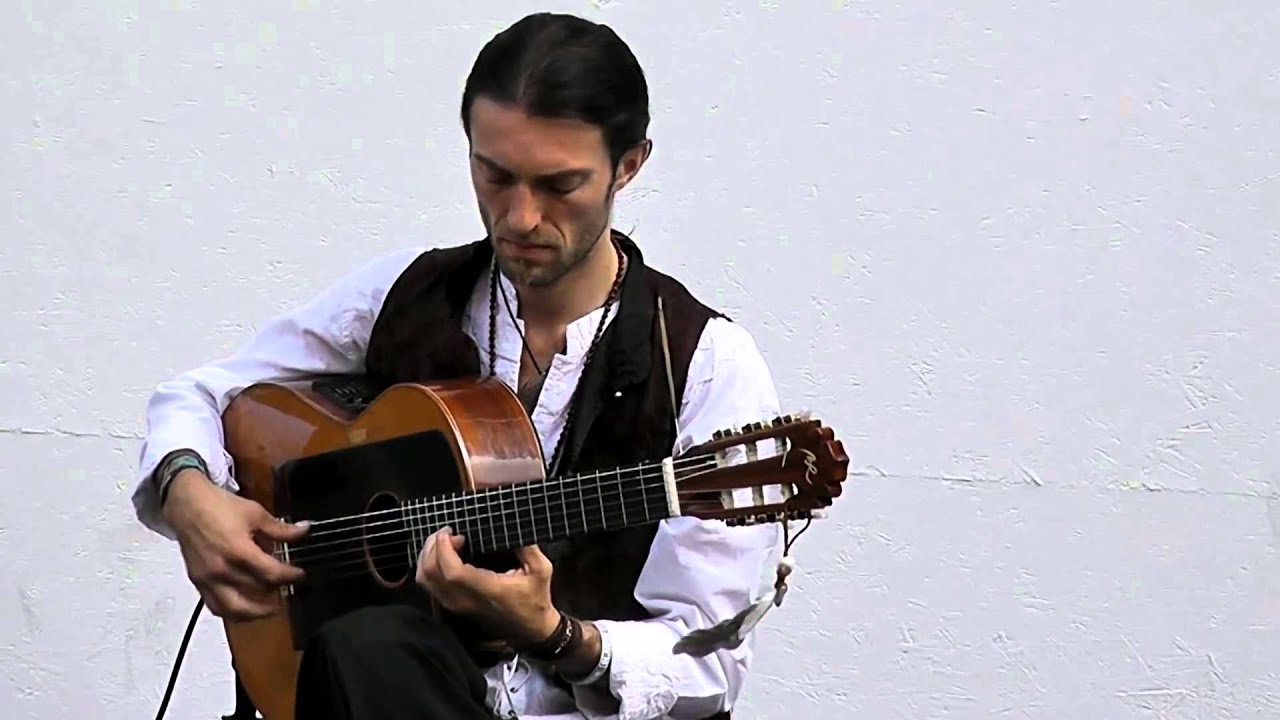Estas Tonne performing at the Neuchâtel Buskers Festival