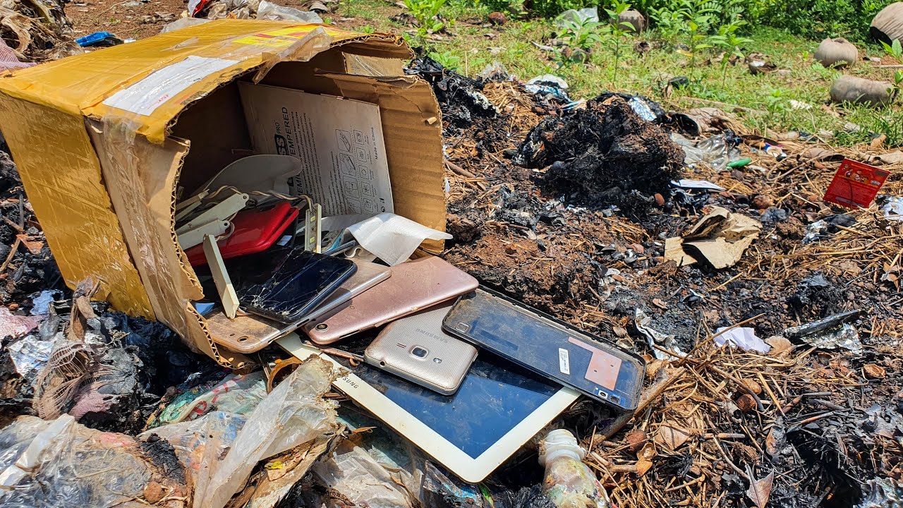 Found a lot of phones and Tablet from landfill | Destroyed Phone Restoring