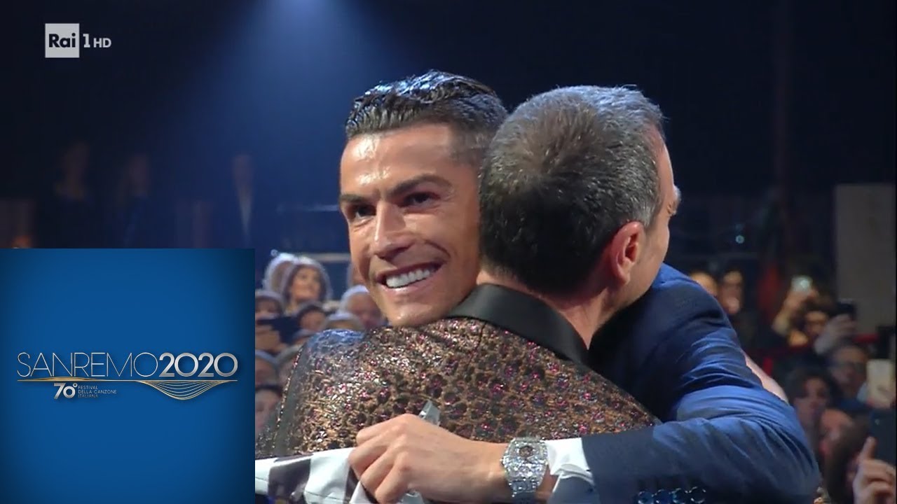 Sanremo 2020 - Lo scambio gagliardetti con Georgina Rodriguez