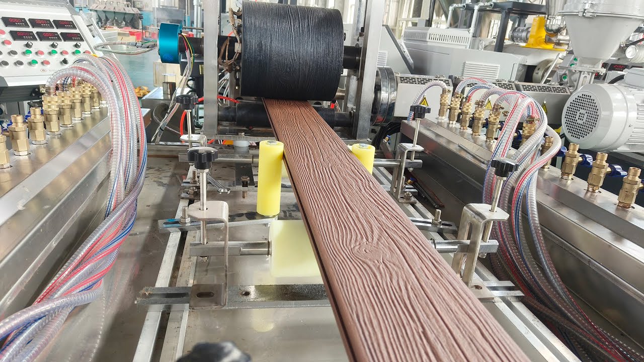 3D Embossing Co-Extrusion WPC Decking Outdoor Flooring Making Machine