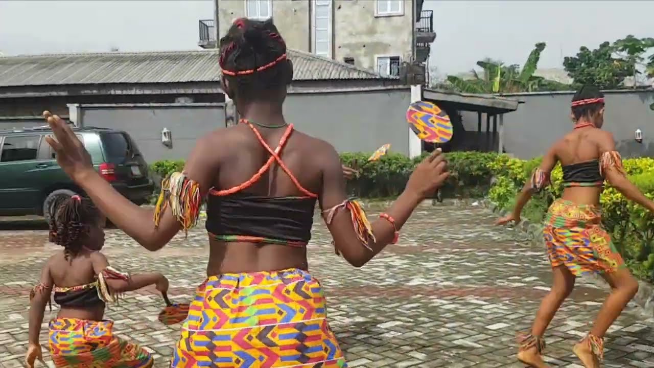 ATILOGWU DANCE MIT KINDERN