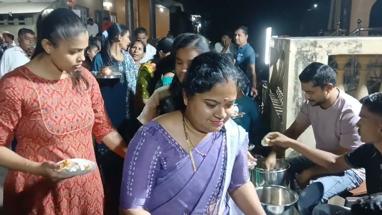 પારડી દમણી ઝાંપા  ત્રણ રસ્તા પાસે પરંપરાગત પ્રાચીન હોળી પ્રગટાવવામાં આવી બહેનોએ કરી પૂજા