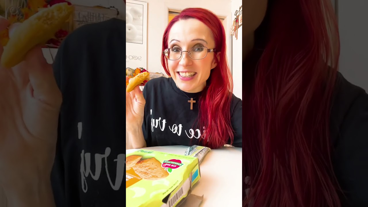 Mott&rsquo;s Banana Streusel bars taste test! 🤩