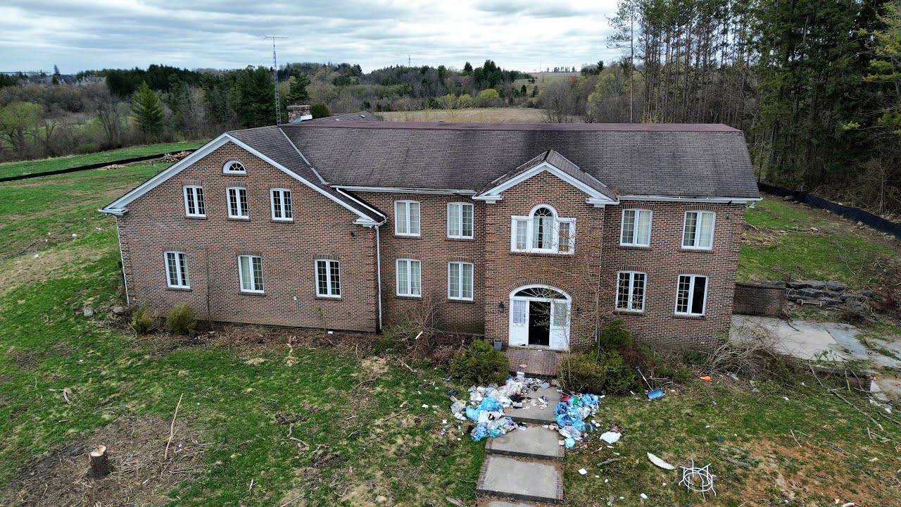 Rich Family’s ABANDONED 1987 Dream Mansion Left Completely Forgotten In The Forest