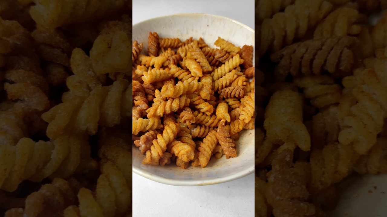 Chipsuri de casa din paste fusilli, simplu, rapid si usor. Rontaieli crocante